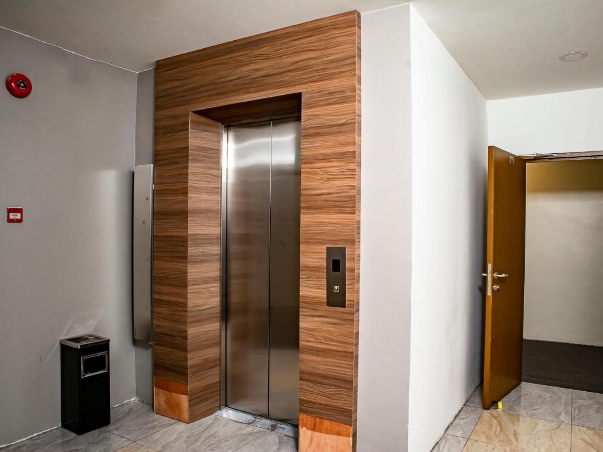Oyo 90105 Towermas Hotel Sibu Bagian luar foto